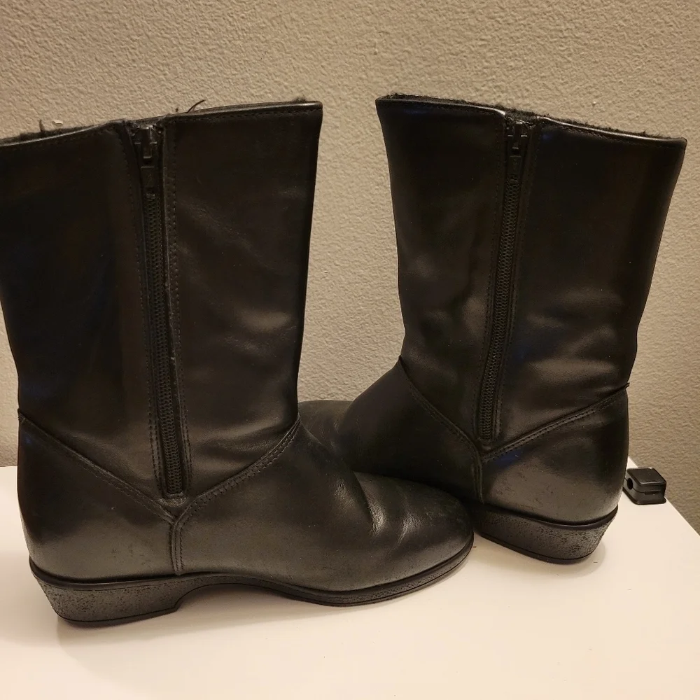Vintage Blondo Sherpa Lined Leather Boots